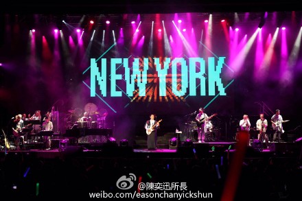 [新闻]151208 陈奕迅世界巡演纽约站结束 第101场演唱会完成
