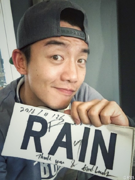 [新闻]160520 奔兄录制 郑恺与Rain合照称其为偶像