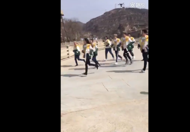 170411【迪丽热巴】《奔跑吧》延安录制路透：跑起来的小迪