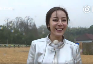 170423【迪丽热巴】《奔跑吧》EP02花絮：“奔跑小马达”迪丽热巴实力跑赢鸵鸟 