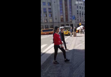 170516【迪丽热巴】《奔跑吧》捷克站路透 回应粉丝奶音说“加油”