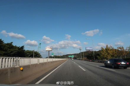 [新闻]171103 徐海乔更博晒九宫格美照 遇粉丝调侃邀请当前线？