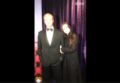 180325【迪丽热巴】和男神李奥纳多蜡像合影