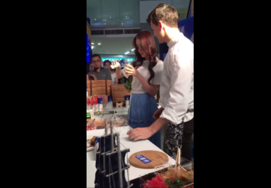 180612【迪丽热巴】品牌活动 给粉丝现场制作福利（饭拍02）