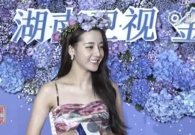 180619【迪丽热巴】《一千零一夜》发布会即兴创作展示合影