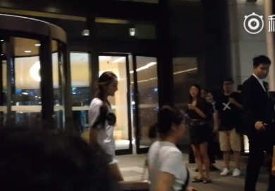 180816【迪丽热巴】哈根达斯品牌活动 离场02