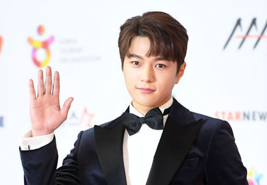 181128【金明洙】“2018AAA”红地毯