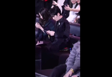 190112【迪丽热巴】2018微博之夜 一直回头跟粉丝挥手