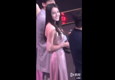 190113【迪丽热巴】2018微博之夜 与粉丝区的对视