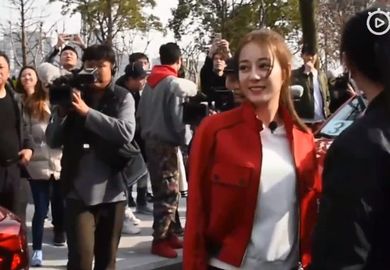 190317【迪丽热巴】《极限挑战》录制路透，红衣热巴元气又可爱
