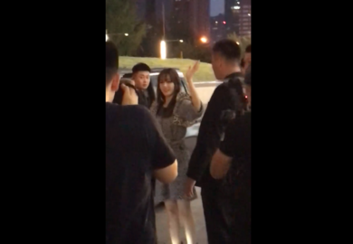 190713【迪丽热巴】热巴专门走到外面跟爱丽丝打招呼