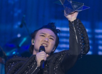 [新闻]151117 商家称陈奕迅将有商演 公司发声明斥造谣