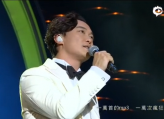 [新闻]151122 陈奕迅杨丞琳金马献唱 歌声感动观众