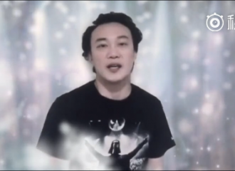 [新闻]151225 陈奕迅发秒拍 祝福大家圣诞快乐