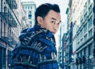 [新闻]151225 陈奕迅花卉图案服饰 展随性街头时尚潮流