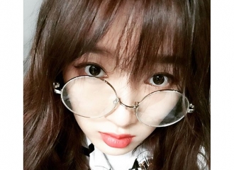 [新闻]160304 孟佳晒自拍 大眼加哈利波特眼镜萌萌哒