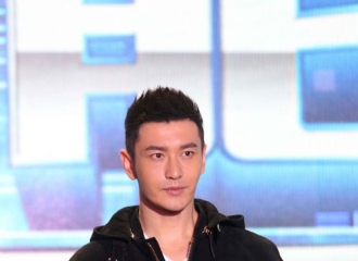 [新闻]160325 黄晓明骑电动车炫酷 新日跨界智能盛典众星出席