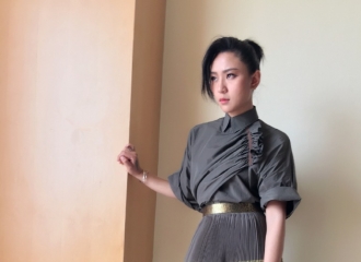[分享]160414 特色长裙加高跟鞋 周笔畅hold得完美
