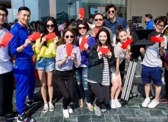 [新闻]160422 桐华《那片星空那片海》开机 郭碧婷现身
