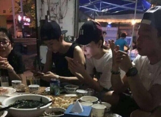 [新闻]160428 跑男团集结西双版纳 郑恺AB摊边撸串