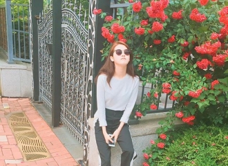 [新闻]160526 比花还美的女人 墨镜嘉允上线