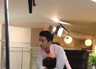 [新闻]160802 陈晓曝片场路透 售楼员形象大公开