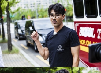 [新闻]160902 “RM”新预告照发布 “车大婶”“调戏”金钟国