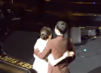 [分享]170105 满满的“战友爱”《太后》剧组虔诚祈祷大赏太窝心