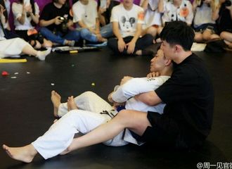 [分享]170201 看到鲸鱼的大长腿你还吃得下吗？！
