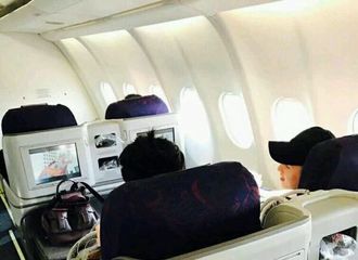 [分享]170204 巧了！黄景瑜曾经和井柏然同一班机
