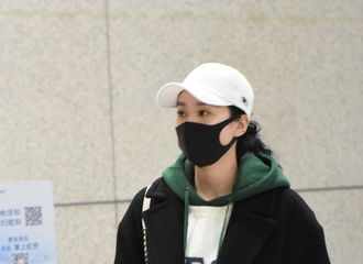 [分享]170224 刘诗诗休闲出行 卫衣叠卫衣好似大学生