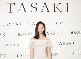 [新闻]170314 刘诗诗出席TASAKI成都新店开业 一袭露肩白裙仙气十足