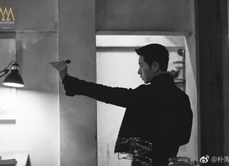 [新闻]170522 左手掷飞镖 欧巴是个左撇子？