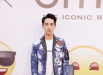 [新闻]170606 许魏洲酷帅亮相inmix音米 & emoji &许魏洲联名定制款发布会