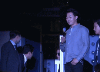 [分享]170616 金保镖和大明星的炫酷出场 手拉着手好羞涩