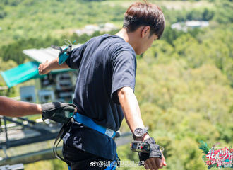 [新闻]170628 《花少》开挂小哥张的的三上“跳台”毫无畏惧