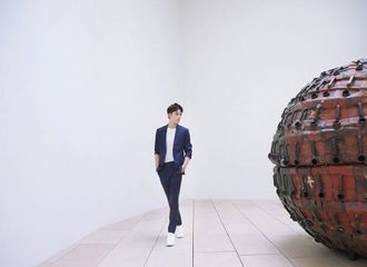 [新闻]170623 许魏洲巴黎时尚之旅，参观路易威登基金会