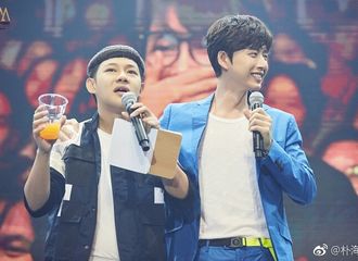 [新闻]170728 海镇与DJ NUI的革命情谊 愿意为你喝下黑暗料理