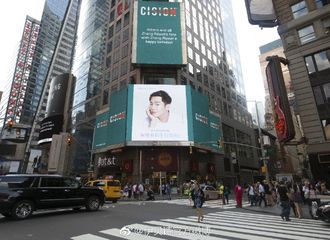 [新闻]170824 张若昀首登美国时代广场 祝昀哥生日快乐
