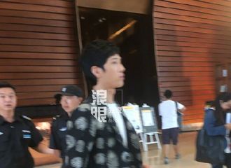 [新闻]170829 井柏然客串郭德纲自导自演新戏 帅气西装造型惹人期待