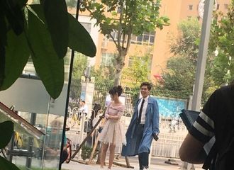 [新闻]170909 张若昀《爱情进化论》路透：是换了风衣的小哥哥呀