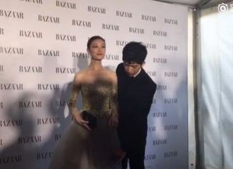 [新闻]170910 井柏然男友力爆发！拍照前先弯腰帮倪妮拨裙子
