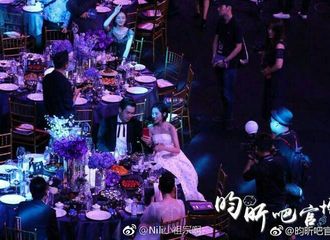 [分享]170912 张若昀唐艺昕甜蜜合照不忘cue好友 花样撒狗粮只认这家