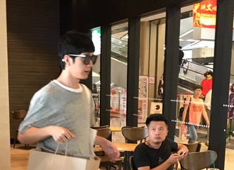 [新闻]170914 网友襄阳再度偶遇井柏然 二十四孝男友又双探班倪妮拍戏