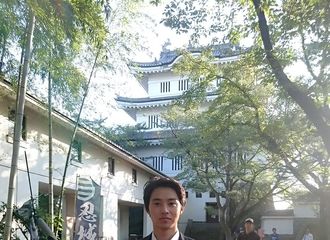 [新闻]170915 《陆王》外景拍摄照 穿着西装的贤人格外帅气