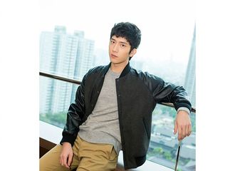 [新闻]170919 井柏然代言品牌公开全新宣传图片 简单穿搭演绎别致魅力