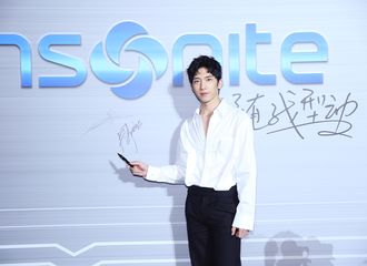 [新闻]170921 井柏然黑白风亮相品牌活动 极简风格清新雅致