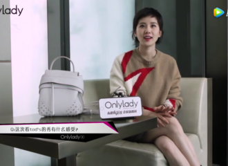 [新闻]170925 刘诗诗米兰时装周分享心爱包包  爽朗笑声萌化少女心 