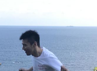 [新闻]170926 塑料兄弟情？林更新放丑照为赵又廷庆生