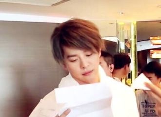 [分享]170928 徐海乔上演浴袍的诱惑 重温封景的认真态度
